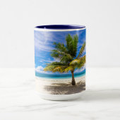 Mug Palm sur la plage de sable blanc (Centre)