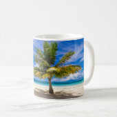 Mug Palm sur la plage de sable blanc (Devant droit)