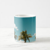 Mug Palmier vert sous ciel bleu le matin (Centre)