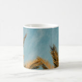Mug Palmier vert sous ciel bleu le matin (Centre)