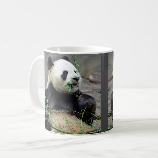 Mug Panda géant mangeant du bambou (Devant gauche)