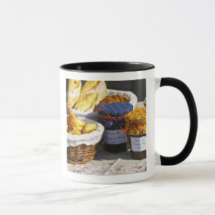 Mug Panier avec croissants et pains au chocolat.