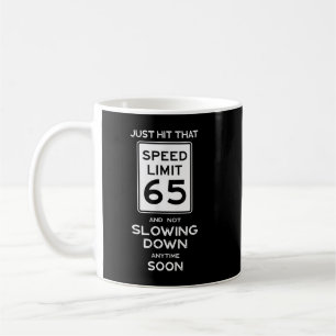Mug Panneau de Limite de Vitesse pour les 65 Ans Mécan