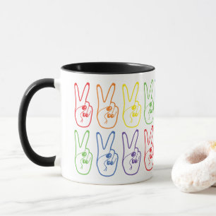 Mug Panneau de Paix Arc-en-ciel Deuces couleur main ga
