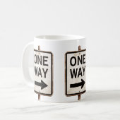 Mug Panneau de rue vintage ONE WAY rouillé (Devant gauche)