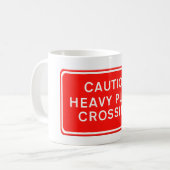 Mug Panneau de signalisation - Attention, passage de v (Devant gauche)