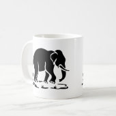 Mug Panneau de trekking des éléphants asiatiques devan (Devant gauche)