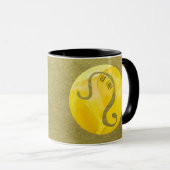 Mug Panneau Jaune Zodiac Leo sur Arrière - plan Or (Devant droit)