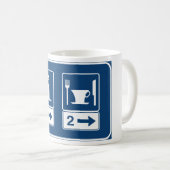Mug Panneau routier rétro bleu de station-service et d (Devant droit)