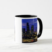 Mug panorama de Seattle, Washington la nuit (Devant droit)