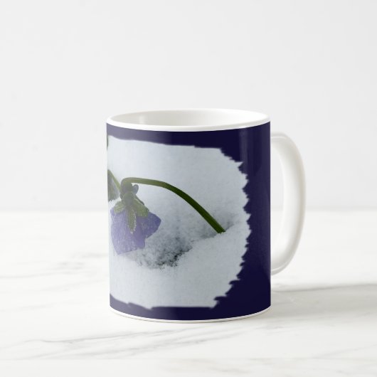 Mug Pansy violet sur la neige (Devant droit)