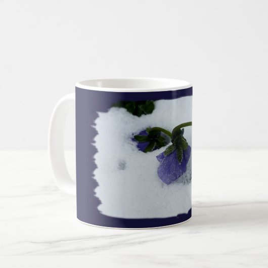 Mug Pansy violet sur la neige (Devant gauche)