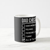 Mug Papa Checklist Travailler dur Fiable Incroyablemen (Devant droit)