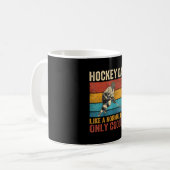 Mug Papa de Hockey comme un papa normal seulement père (Devant gauche)
