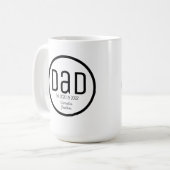 Mug Papa Moderne Dates Simples Noms des Enfants (Devant gauche)