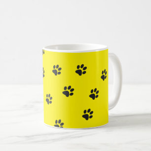Mug Papilles de chat noir sur arrière - plan jaune
