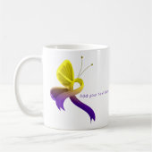 Mug Papillon à ruban de sensibilisation au violet et a (Gauche)
