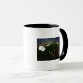 Mug Papillon blanc en vol au coucher du soleil (Devant droit)