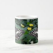 Mug Papillon de citron vert et fleurs Bouteille de caf (Centre)