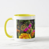 Mug Papillon de monarque sur la souci-tasse rose (Gauche)
