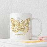 Mug Papillon géométrique en marbre et or Personnalisé<br><div class="desc">Marbre blanc moderne et tendance et feuille d'or imprimé design personnalisé papillon géométrique papillon. Parfait pour les fêtes de quinceaneras,  les fêtes d'anniversaire du sweet sixteen,  les douches nuptiales,  les fêtes de bachelorette,  les fêtes de fin d'études,  les fêtes d'anniversaire,  et plus !</div>