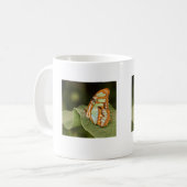 Mug Papillon malachite perché sur une feuille (Devant gauche)