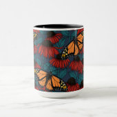 Mug Papillon monarque sur des fleurs rouges (Centre)