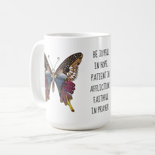 Mug Papillon peint avec vers romains 12:12 (Devant gauche)