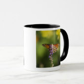 Mug Papillon sur des fleurs sauvages (Devant droit)