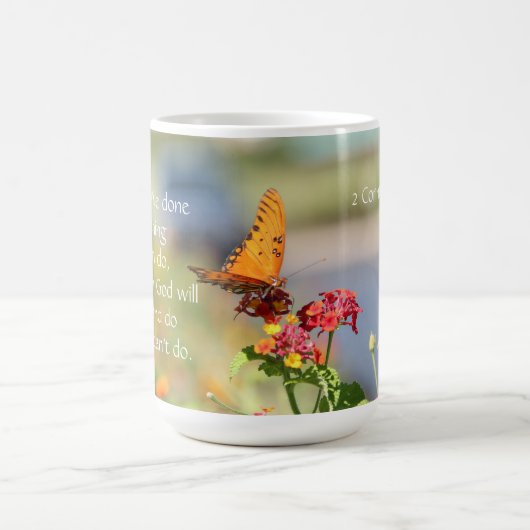 Mug Papillon sur le vers de bible de Corinthiens des (Centre)