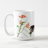 Mug Papillon sur les fleurs d'algues, sur blanc (Gauche)