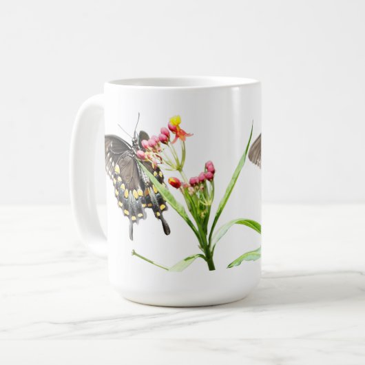 Mug Papillon sur les fleurs d'algues, sur blanc (Devant gauche)