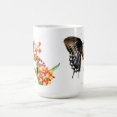 Mug Papillon sur les fleurs d'algues, sur blanc (Centre)