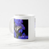 Mug Papillon Swallowtail sur Delphiniums (Devant gauche)