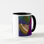 Mug Papillon tropical sur fleurs violettes (Devant droit)