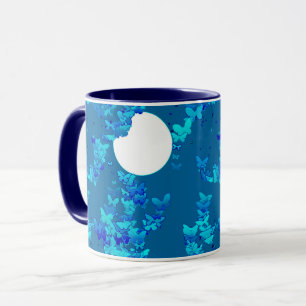 Mug Papillons contre ciel bleu nuit, paysage lunaire