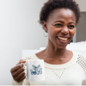 Mug Papillons dans Delft Blue, personnalisable