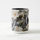 Mug Papillons noirs et blancs sur des fleurs blanches, (Centre)