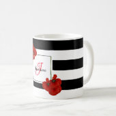 Mug Papillons rouges sur Arrière - plan rayé noir et b (Devant droit)