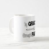 Mug Par grâce par la foi Bible Verse (Devant gauche)