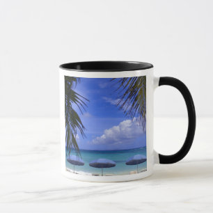 Mug parapluies sur la plage, à Saint-Martin, Caraïbe