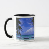 Mug parapluies sur la plage, à Saint-Martin, Caraïbes (Gauche)