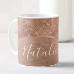 Mug Parties scintillant métal Rose or personnalisé<br><div class="desc">Personnalisez facilement cette tasse à café à motif rose or brossé métal et faux parties scintillant glamour avec votre propre nom personnalisé.</div>