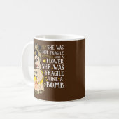 Mug pas fragile comme une fleur elle était fragile com (Devant gauche)