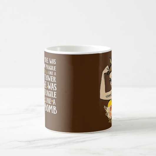 Mug pas fragile comme une fleur elle était fragile com (Centre)