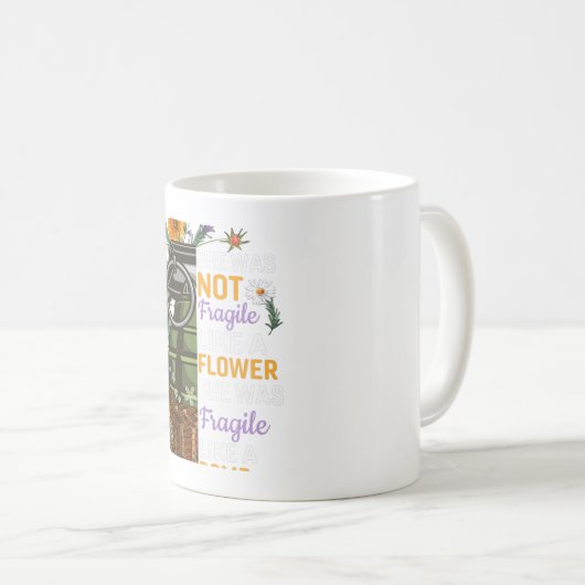 Mug Pas fragile comme une fleur fragile comme une bomb (Devant droit)