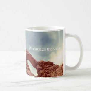 Mug passer à travers le statique