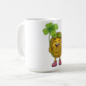 Mug Pasta Polo – Lucky with Clover -Shirt (Devant gauche)