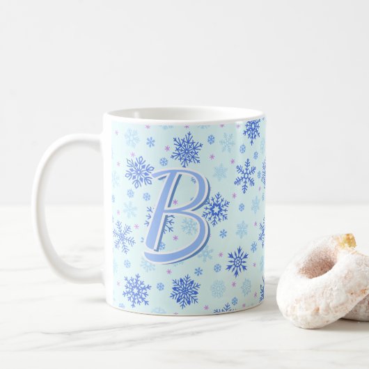Mug Pastel Blue Baby Blue Snowflakes Monogramme person (Avec donut)