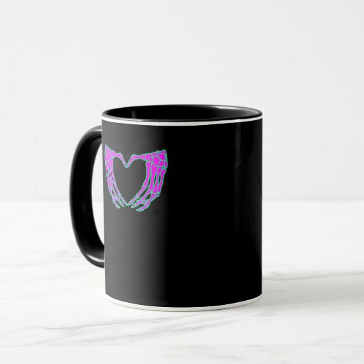 Mug Pastel Goth Vêtements, Skeleton Mains de coeur (Devant gauche)